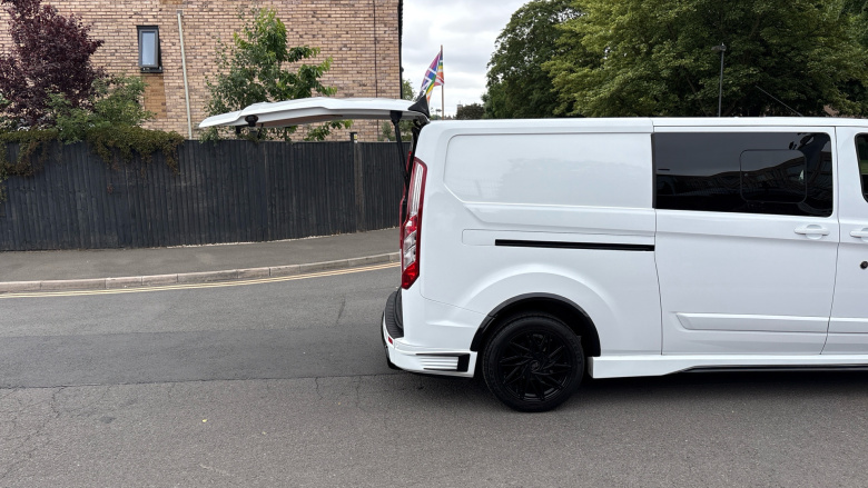Ford Transit Custom 300 L2 Diesel Fwd 2.0 EcoBlue 170ps Low Roof D/Cab Limited Van Auto